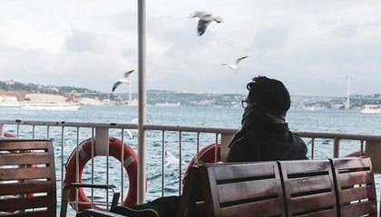 奥纳纳抵达土耳其，受到当地球迷的热情欢迎